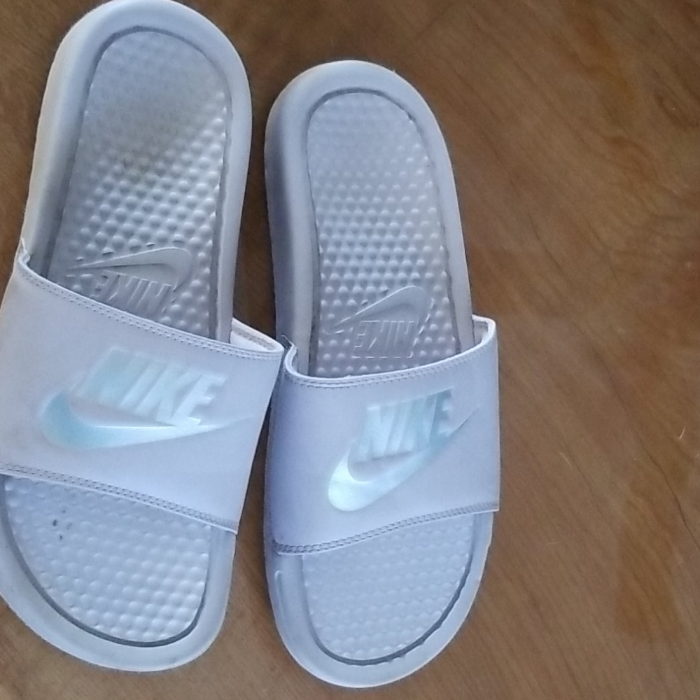 Rose Nike slides